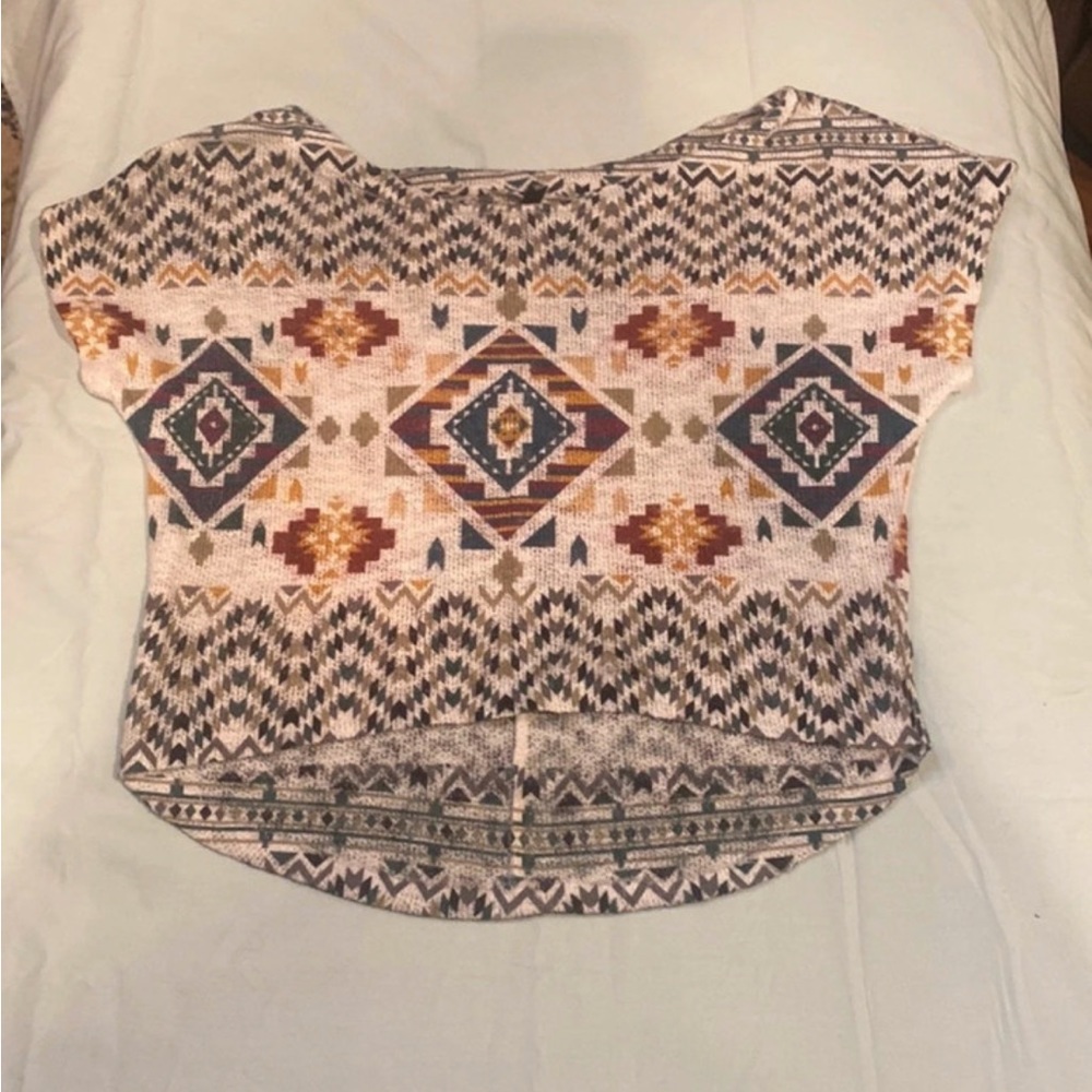 Love Culture‎ size small knitted, crop top; super cute! Great condition!